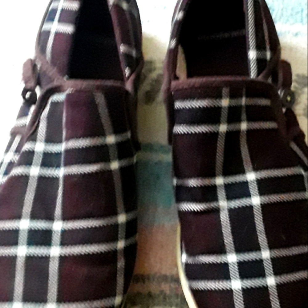 Patagonia womens sz 7-7.5 burgundy neutral plaid kula button